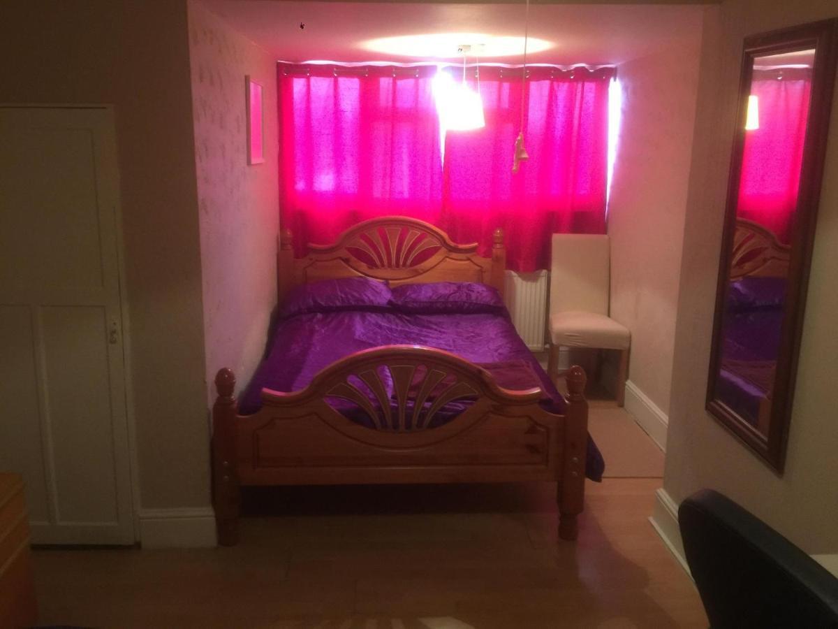 Dach Apartments - Cozy 3 Bed Apartment In Hendon Edgware Eksteriør bilde